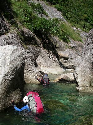 室谷川周遊（蒲生川井戸の沢〜東岐沢下降〜室谷川本流（奥壁）〜大白沢下降）