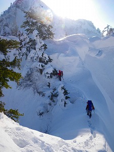 駅前雪稜・荒沢山〜足拍子岳